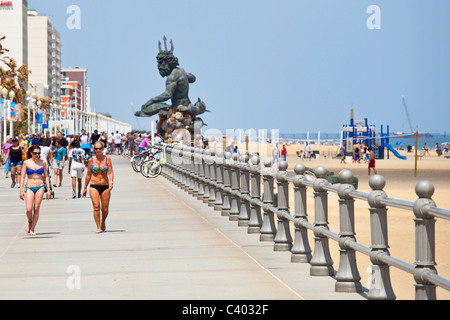 Statue de Neptune sur la promenade de Virginia Beach, Virginia Banque D'Images