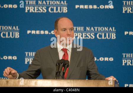 S.a.s. le Prince Albert II de Monaco s'adresse à un club national de la presse le déjeuner sur l'environnement et le changement climatique. Il était en ville fo Banque D'Images