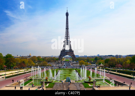 La Tour Eiffel vue depuis la place du Trocadéro, Paris, France Banque D'Images