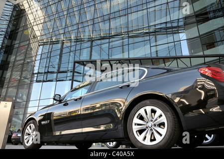 Allemagne, voiture officielle, BMW, voiture, automobile, de l'Europe, bâtiment, construction, siège social, banque, Landesbank, Stuttgart, Baden-Wur Banque D'Images