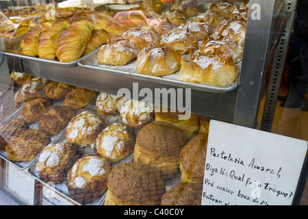 Vitrine en gâteaux et bonbons Pastry Shop window Banque D'Images