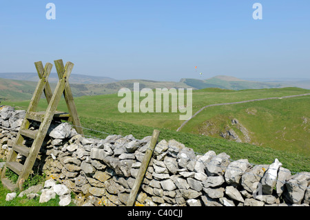 Plus de parapente Forcella Staulanza près de Castleton dans le parc national de Peak District Derbyshire, Angleterre Banque D'Images