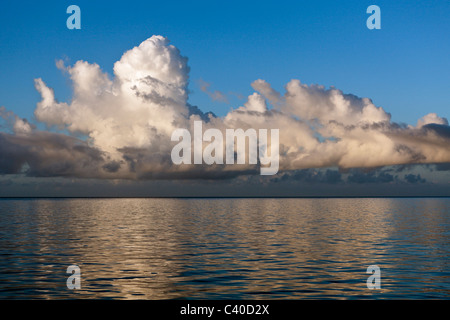 Nuages sur la mer, Viti Levu, Fidji Banque D'Images