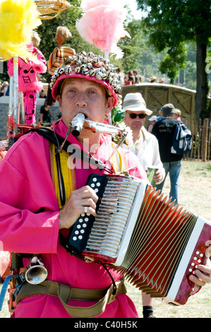 One man band à bouche accordéon squeeze box art, artiste, groupe, musicien ambulant, célébration, de la ville, concert, animation, européenne, e Banque D'Images