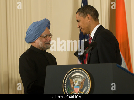 Le président américain Barack Obama et le Premier Ministre indien Manmohan Singh prendre part à une cérémonie d'accueil dans la chambre de l'Est Banque D'Images