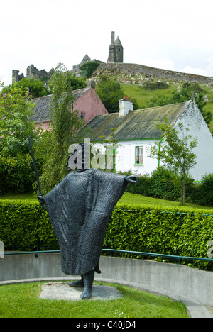 Statue en bronze Rock of Cashel Irlande eire irlandais du 12ème siècle Carraig Phádraig Kings St. Patrick's historic site Banque D'Images