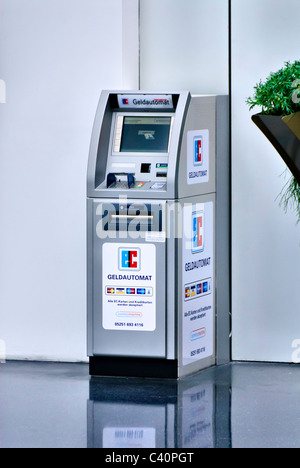 Point trésorerie ATM machine dans le centre commercial MyZeil Francfort, Allemagne Banque D'Images