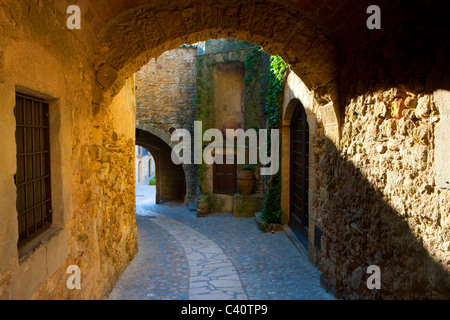 Pals, Espagne, Europe, Catalogne, Costa Brava, village, lane, les maisons, les maisons, les arcades Banque D'Images