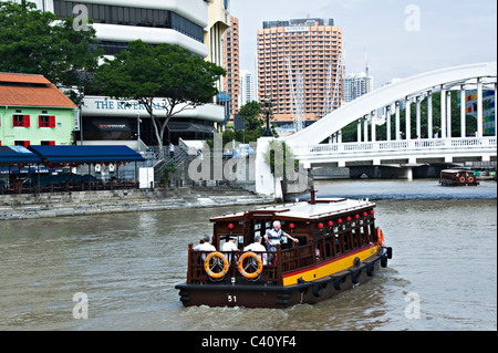 Pont Elgin traverse la rivière Singapour près de Riverwalk immeuble en copropriété par Robertson Quay dans le centre de Singapour Asie Banque D'Images