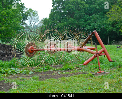 Un Acrobat Vicon - un morceau de machines agricoles vintage une fois utilisés pour faire du foin. Banque D'Images