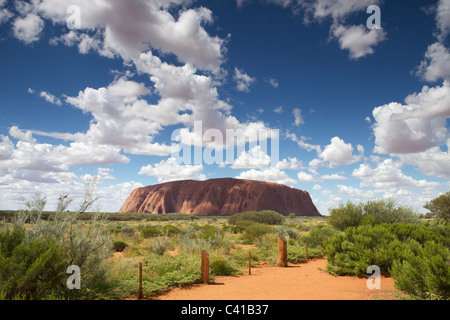 Ayres Rock - Uluru - Red Rock au cœur de l'outback Banque D'Images