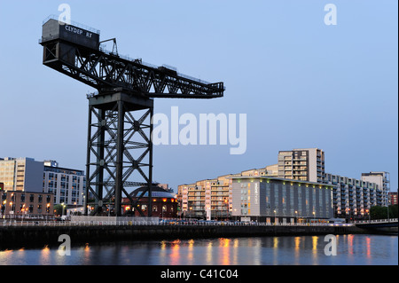 Finnieston Crane sur la rivière Clyde, au crépuscule, Glasgow, Écosse Banque D'Images