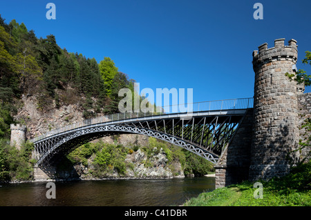 Thomas Telford pont enjambant la rivière Spey à Craigellachie, Banque D'Images