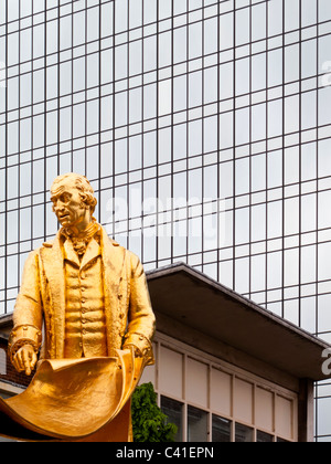 Statue dorée de Lunar Society membres Matthew Boulton et James Watt, William Murdoch par William Bloye à Birmingham England UK Banque D'Images