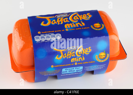 6 gousses d'Mcvites individuelle pliée Jaffa Mini cakes Banque D'Images