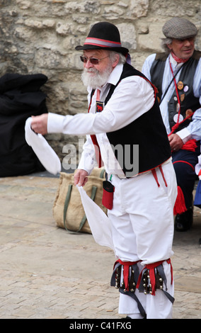 Un mâle Morris Dancer performing à Oxford Folk Festival à l'extérieur de l'Église baptiste New England UK Banque D'Images