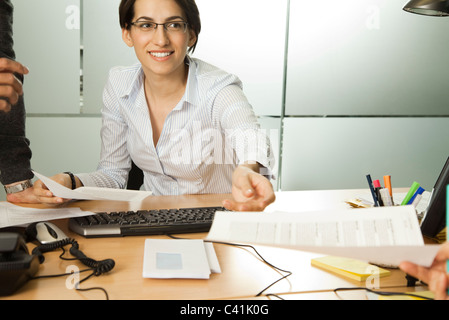 Businesswoman working in office Banque D'Images