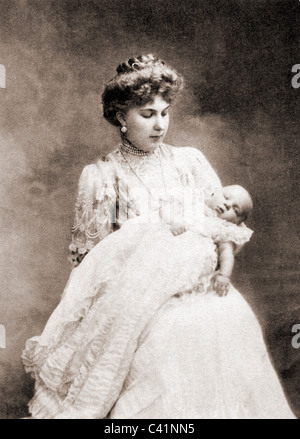 Victoria Eugenia, 24.10.1887 - 15.4.1969, Reine Consort d'Espagne 31.5.1906 - 14.4.1931, avec son fils Alfonso Prince des Asturies, carte postale, 1907, Banque D'Images