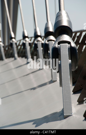 Détail de la passerelle sur la balançoire MediaCityUK Manchester Ship Canal. Salford Quays, Manchester, Royaume-Uni. Banque D'Images