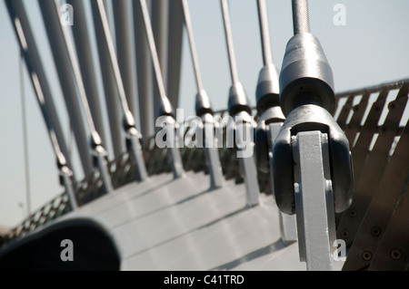 Détail de la passerelle sur la balançoire MediaCityUK Manchester Ship Canal. Salford Quays, Manchester, Royaume-Uni. Banque D'Images