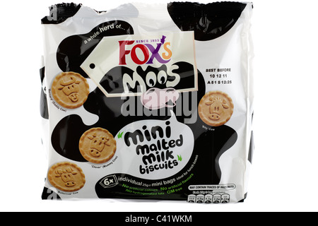 Paquet contenant six sacs de 25 grammes mini Fox's Moos mini biscuits lait malté Banque D'Images