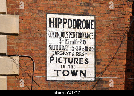 Inscrivez-vous sur l'ancien hippodrome photo house building, Place du marché, Kettering, Northamptonshire, England, UK Banque D'Images