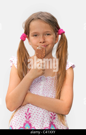 7 ans, fille de la crème glacée Banque D'Images