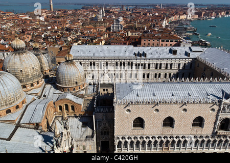 Vue sur le palais des Doges du campanile Banque D'Images