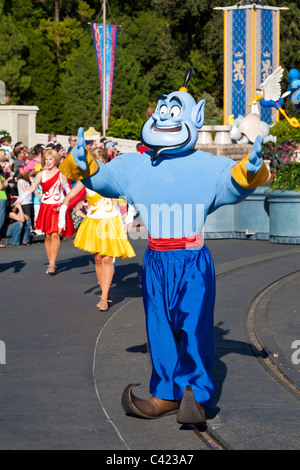 Génie de la série Aladdin marche dans Un défilé Dream Come True au Magic Kingdom à Disney World, Kissimmee, Floride Banque D'Images