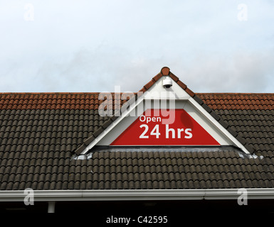 24 heures signe en supermarché en Angleterre Banque D'Images
