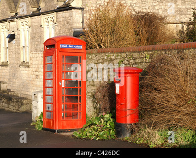 Séry téléphone fort et red letter box Banque D'Images