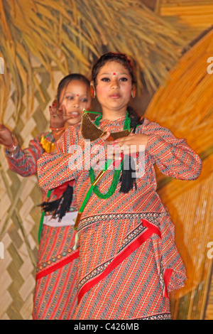 Gorkha, Ghurka Femmes à Namdapha Festival Culturel Eco, Miao, de l'Arunachal Pradesh, Inde Banque D'Images