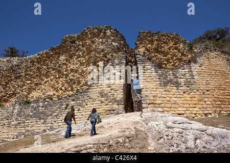 Pérou, Chachapoyas Kuelap, mountain settlement et Citadelle, construite par le culture Chachapoyas (900-1200 AD). Banque D'Images