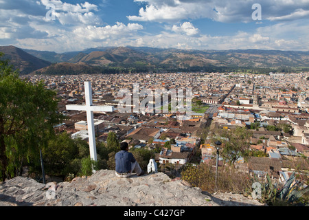 Le Pérou, Cajamarca, vue panoramique à partir de Cerro Santa Apolonia. Banque D'Images