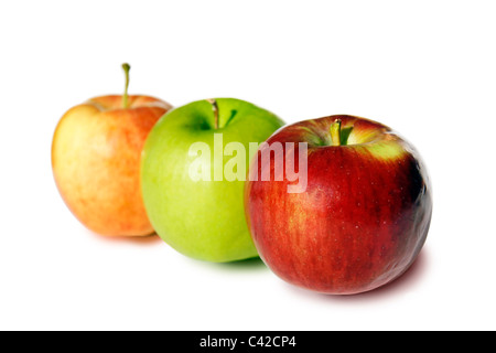 Trois délicieux et sain (pomme Cortland, Granny Smith et Red Delicious), montrant la variété qu'on peut avoir en leur régime alimentaire. Banque D'Images