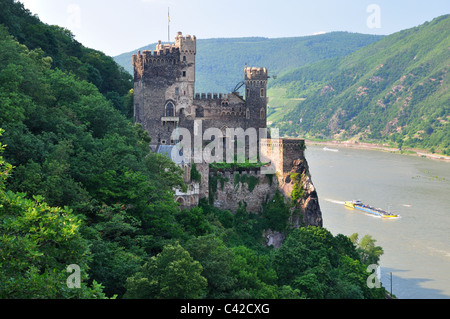 Le château de Burg Rheinstein aller-retour sur le Rhin, Allemagne Banque D'Images