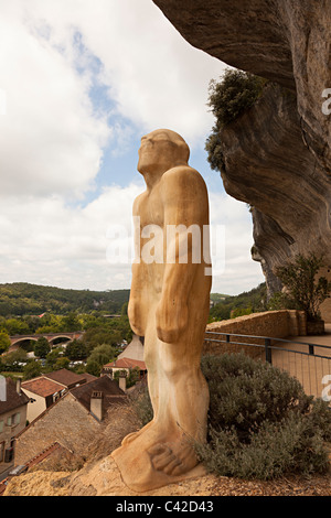 Statue de l'homme préhistorique au Musée de préhistoire des Eyzies Dordogne France Europe Banque D'Images