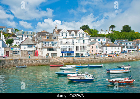 Bateaux dans le port de St Mawes Cornwall Angleterre Banque D'Images