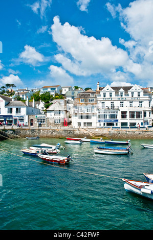 Bateaux dans le port de St Mawes Cornwall Angleterre Banque D'Images