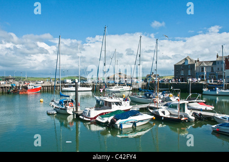 Yachts et bateaux dans le port de l'Angleterre Cornwall Padstow Banque D'Images