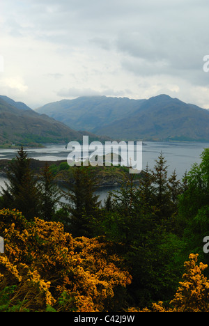 À la recherche sur le Loch Hourn, Western Highlands, Ecosse Banque D'Images