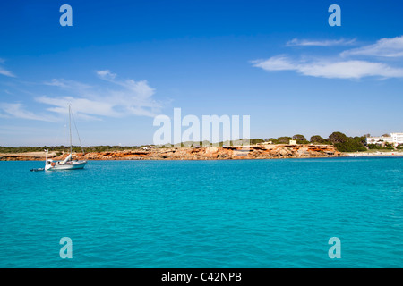 Cala Saona l'île de Formentera Ibiza Iles Baléares Espagne ancre voilier Banque D'Images