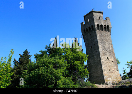 République de Saint-Marin, la ville de San Marino, montale. La troisième et la plus petite tour, il a été construit au 14e siècle. Banque D'Images