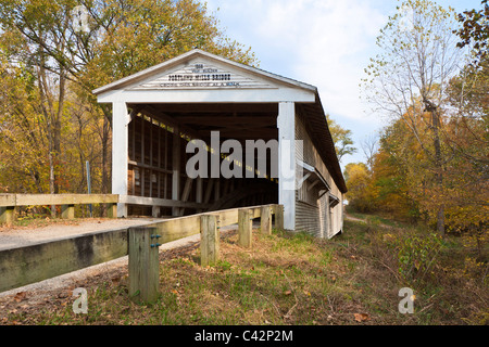 Portland Mills pont couvert, construit en 1856 près de Guion dans Parke Comté, Indiana, USA Banque D'Images