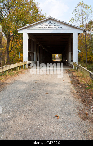 Portland Mills pont couvert, construit en 1856 près de Guion dans Parke Comté, Indiana, USA Banque D'Images