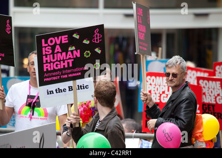 Le défilé de la Gay Pride 2011 à Birmingham. Banque D'Images