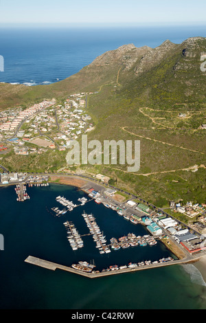 Vue aérienne du port de Hout Bay Cape Town's côte Atlantique. Banque D'Images