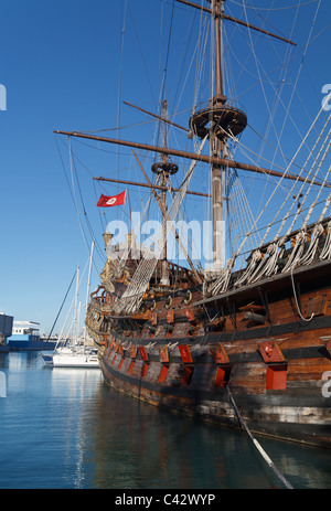 Vieux galion espagnol amarré dans le port de Gênes, Italie Banque D'Images