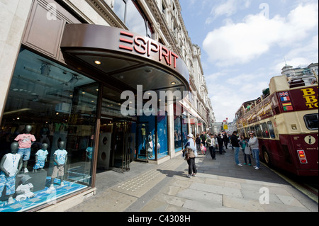 La devanture de l'Esprit détaillant de mode sur Regent Street, à Londres. (Usage éditorial uniquement). Banque D'Images