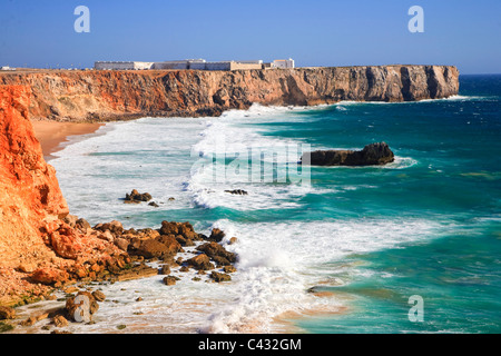 Praia do Tonel et Fortaleza de Sagres, Sagres, Parque Natural do SW Alentejano et Costa Vicentina, Algarve, Portugal Banque D'Images